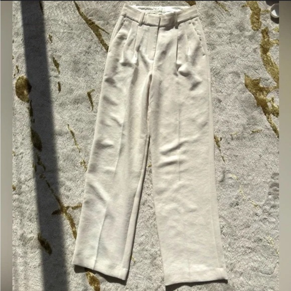 Aritzia Effortless Pants, size 2 petite, off white - Picture 3 of 6